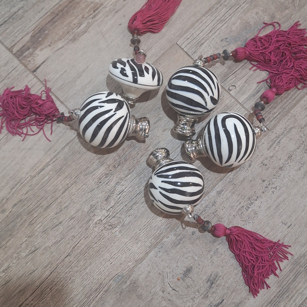 4 Zebra Pattern Ceramic Finials with Tassels & 1 Drawer Pull Bombay Kids